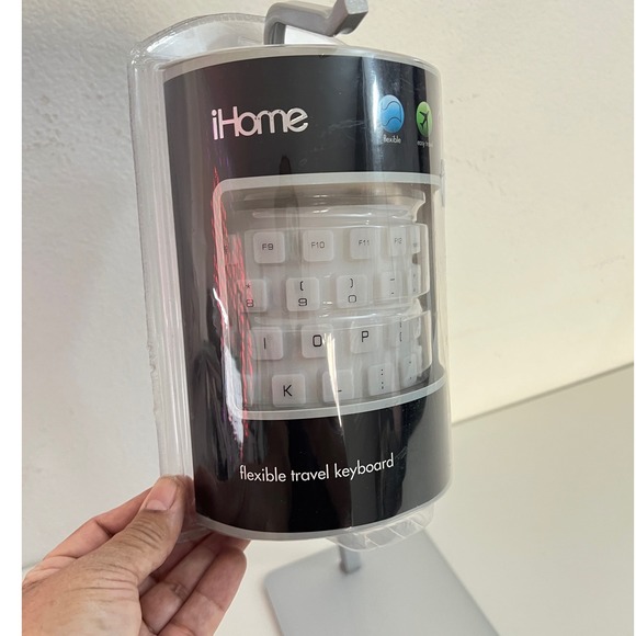 iHome Flexible Travel Keyboard White USB Spill Proof Roll Up IH-K260W NEW - Picture 2 of 5
